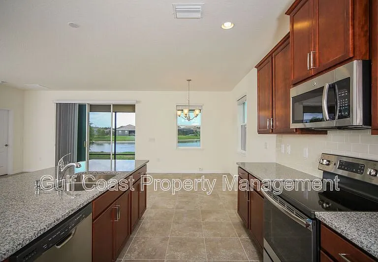 2903 Esmeralda Dr — Photo 5