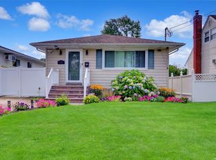 174 Prairie Dr, North Babylon, NY 11703