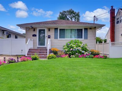 174 Prairie Drive, North Babylon, NY, 11703