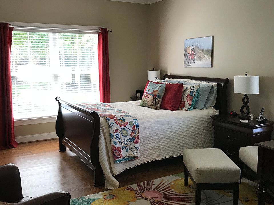 Master Bedroom with tray cei