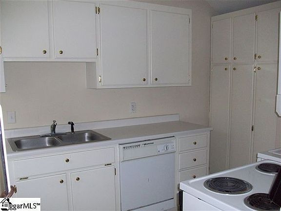 5th image of 418 Randall St Unit 6
