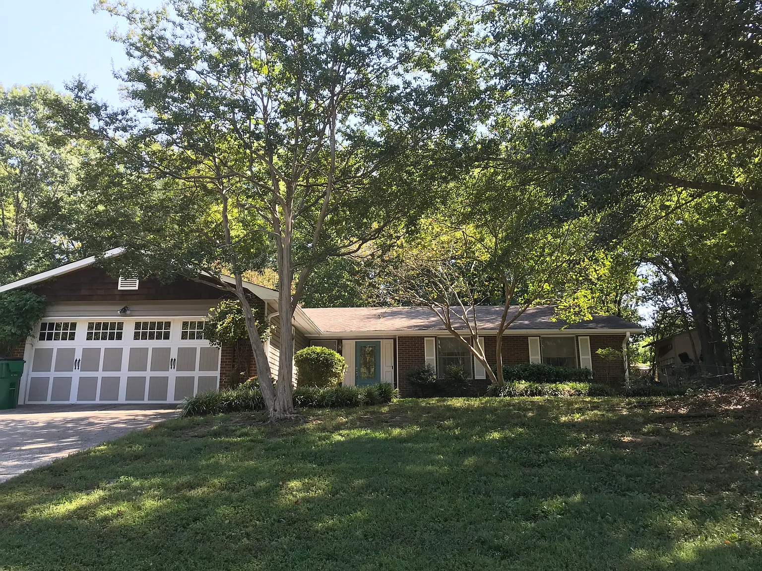 3 bed, 2350 sqft, $2,650 — Photo 2