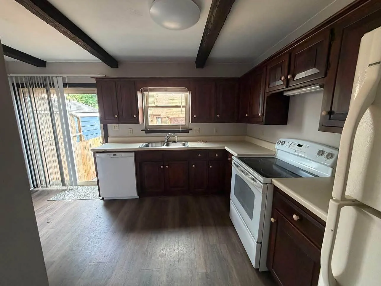 2 bed, 1195 sqft, $2,350 — Photo 2
