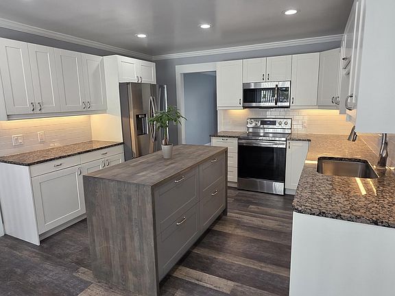 2nd image of 5310 Hauser Way