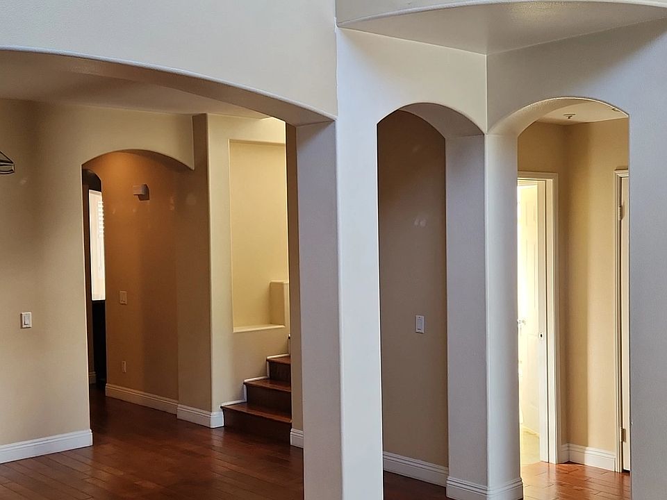 1st image of 102 Kennedy Ave
