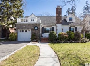 238 Dover Pkwy, Garden City, NY 11530