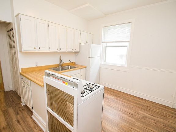 4th image of 1042 N Marion St #2