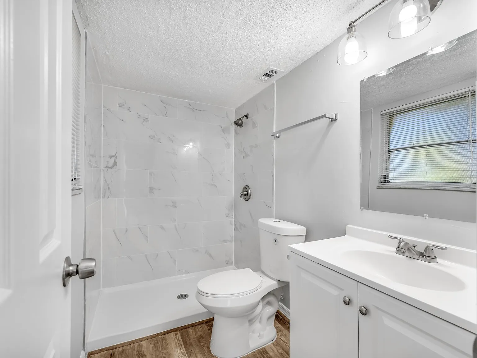 3 bed, 1000 sqft, $1,995 — Photo 3