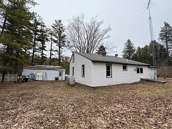 3rd image of 1271 Town Line Rd