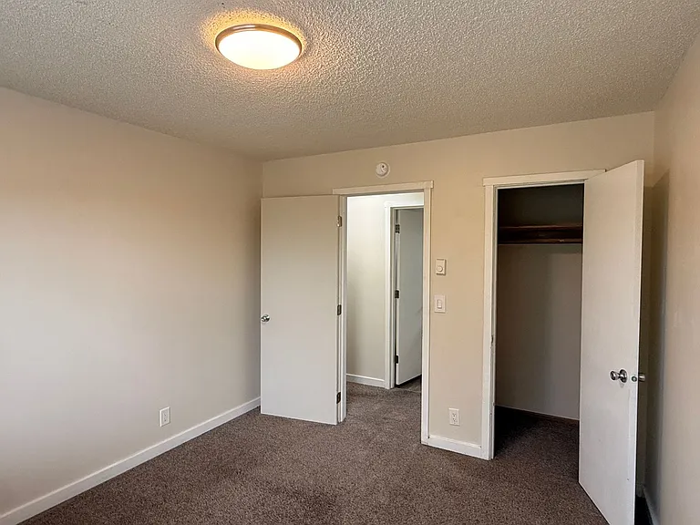 C2402 - Maple Court Apartments — Photo 25