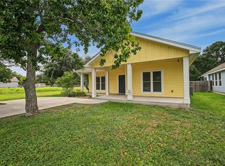 447 S Fuqua St, Rockport, TX 78382
