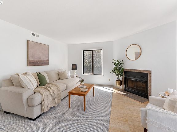 3rd image of 1320 SW Hall St APT 202