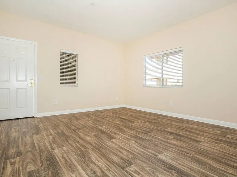 Plumtree Apartments — Photo 26