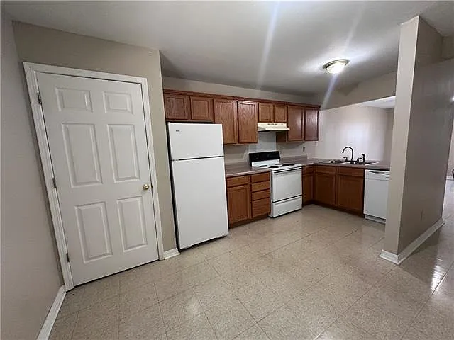 2 bed, 1.5 bath, 805 sqft, $950 — Photo 3