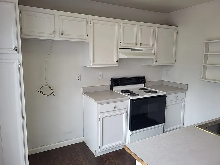 2 Castle Way — Photo 4