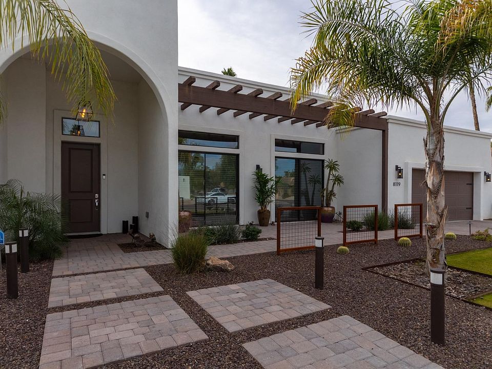 Entrance/Front patio