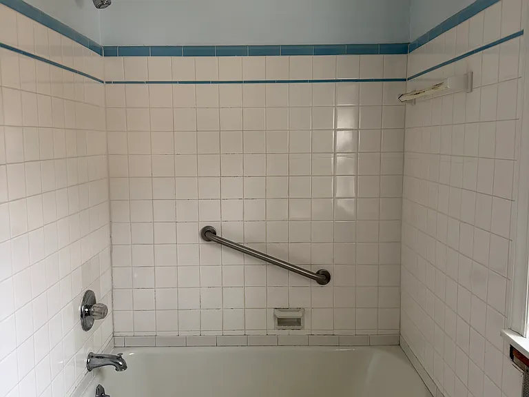 162 Emmett Ave — Photo 5