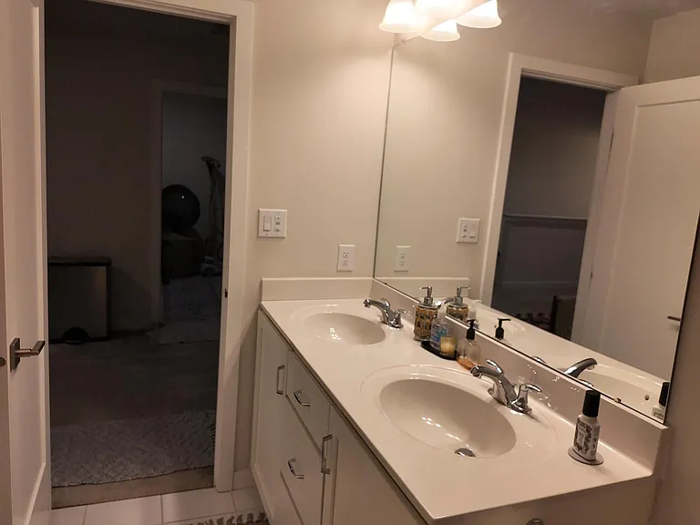 148 Kennedy Dr — Photo 25