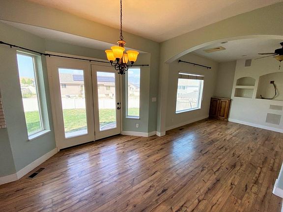 4th image of 348 W Bridle Cir