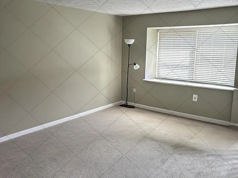 72 Broxbourne Dr — Photo 3