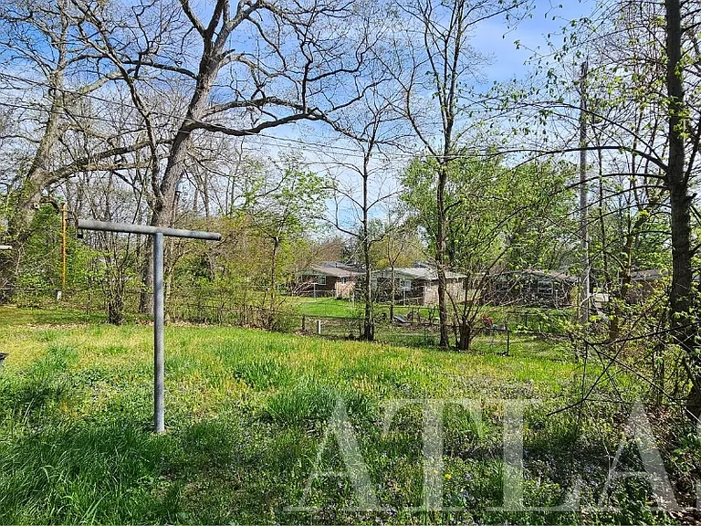 809 Hobart St — Photo 17
