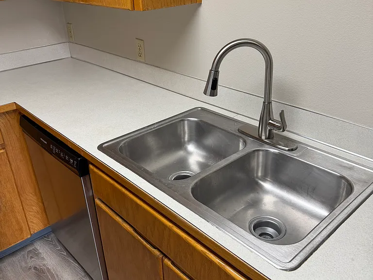 Eagle Crest Apartments — Photo 32