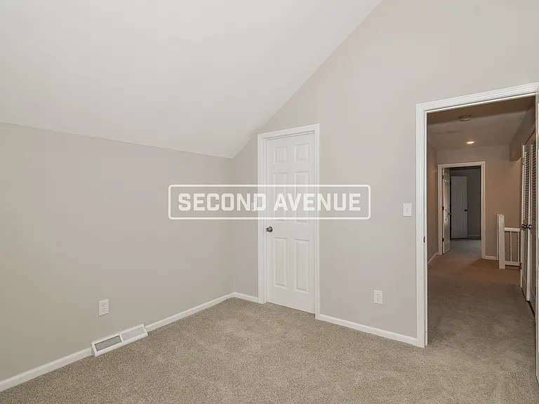 1804 NE Gatewood Dr — Photo 9