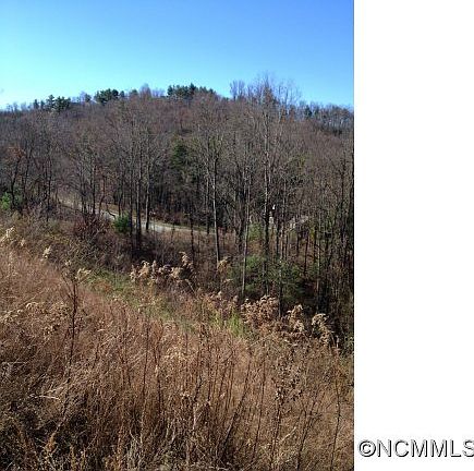 3rd image of 8 Green Gorge Trl