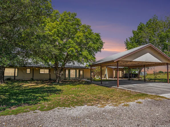 2205 Field Rd., Seguin, TX 78155