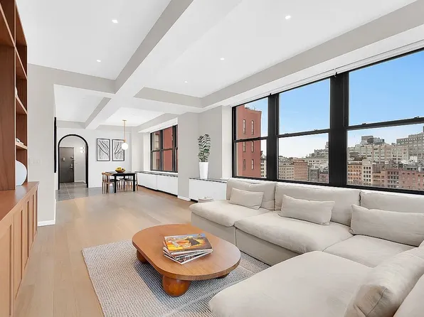 25 N Moore St APT 9C, New York, NY 10013