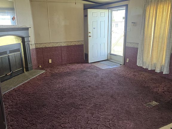 4th image of 128 Bradford Ave
