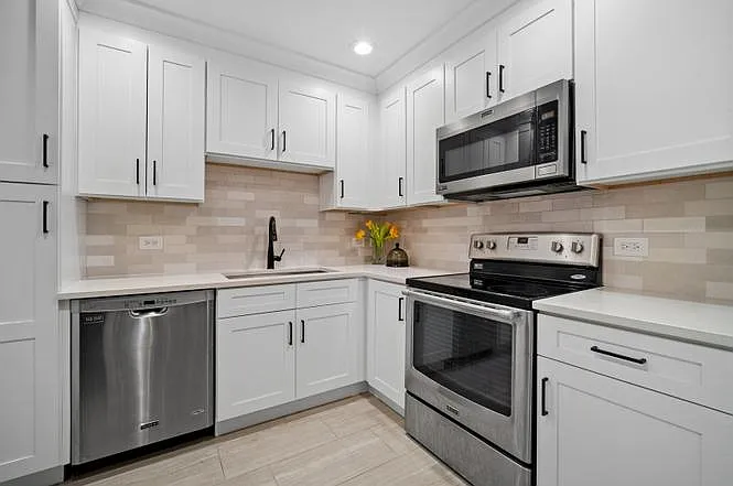 3 bed, 1.5 bath, 1066 sqft, $2,900 — Photo 3