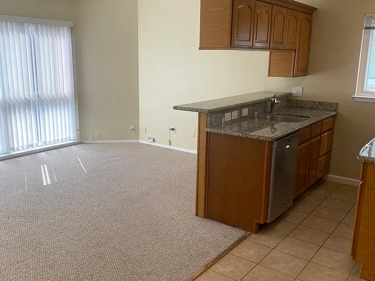 1634 Oxford St #205 — Photo 4