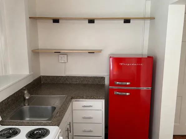 112 E Harris St APT 101, Savannah, GA 31401