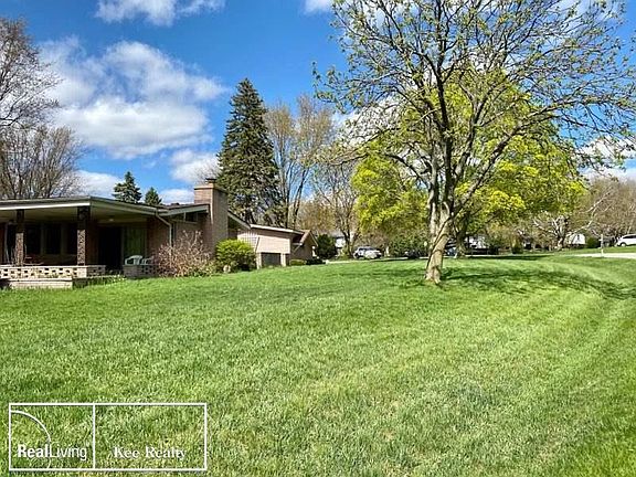 3rd image of 415 Henley Dr