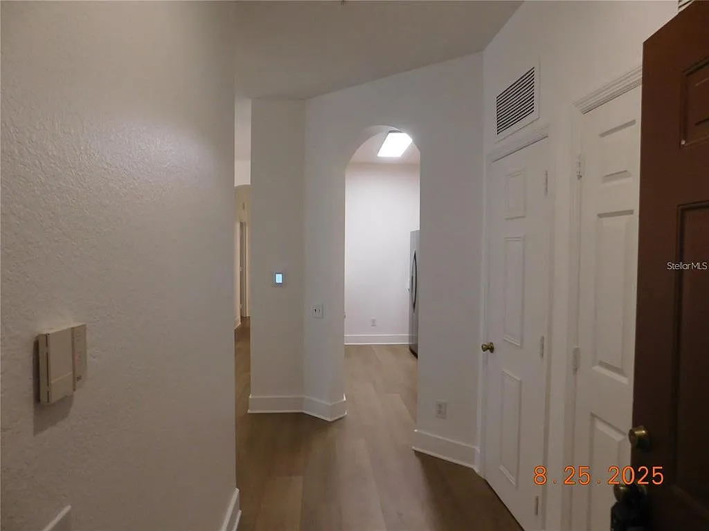 3 bed, 2.0 bath, 1408 sqft, $2,255 — Photo 3