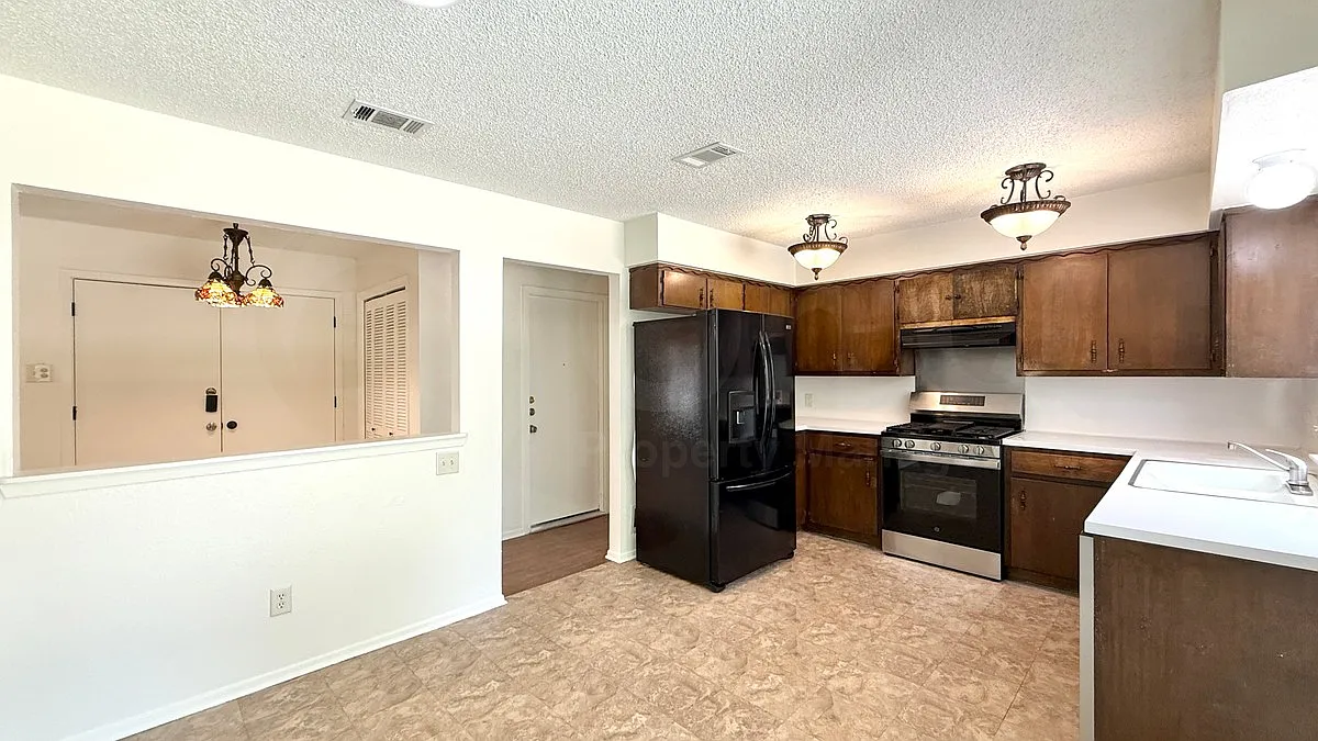 3 bed, 2.0 bath, 1385 sqft, $1,995 — Photo 4