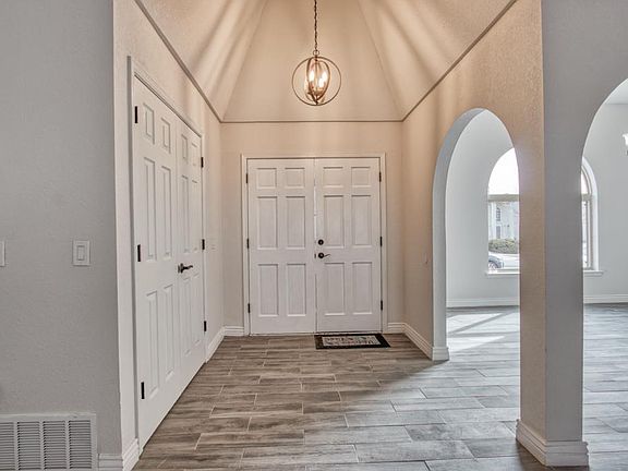 2nd image of 633 Bluff Canyon Cir