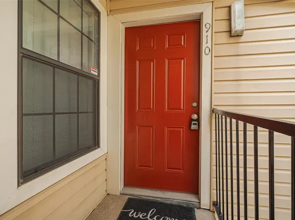 2750 Holly Hall St APT 910, Houston, TX 77054