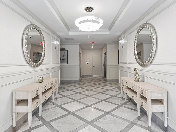 3rd image of 11965 Montana Ave #301