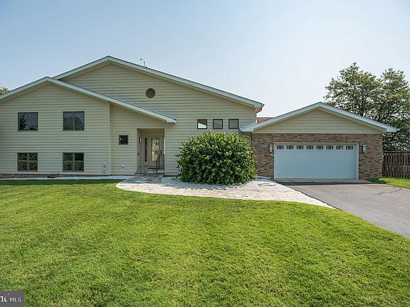 4th image of 23392 Esperanza Cir
