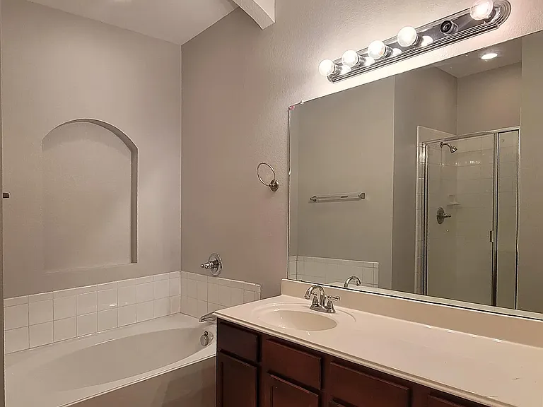 806 Bens Dr — Photo 10