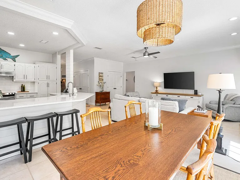 220 Seabreeze Cir — Photo 4