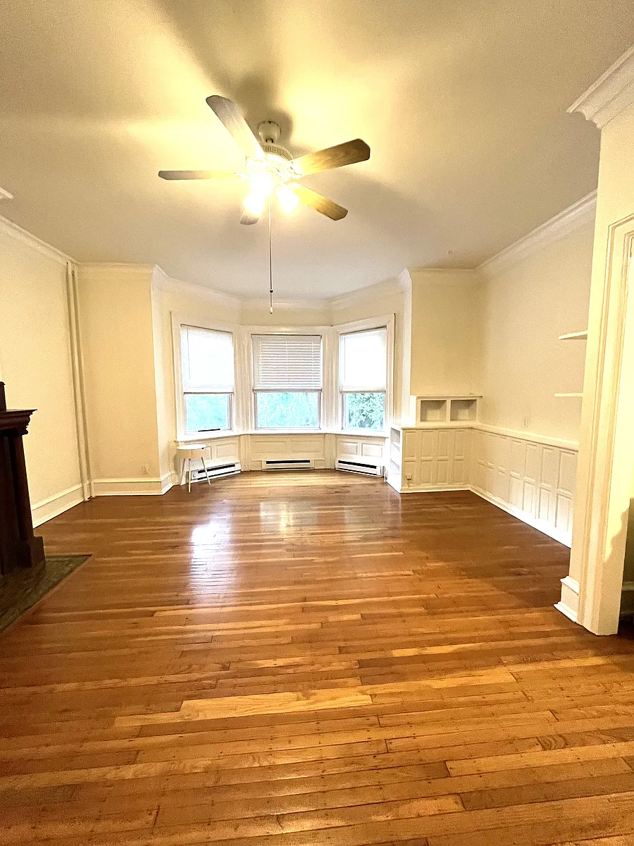 Building Photo - 4219 Pine St #2F