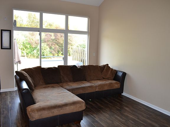 2nd image of 235 N Harbor Lndg