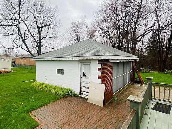 5th image of 3656 Walden Ave