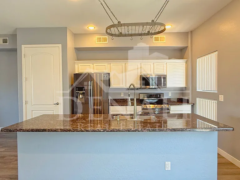 4710 E Culver St — Photo 11