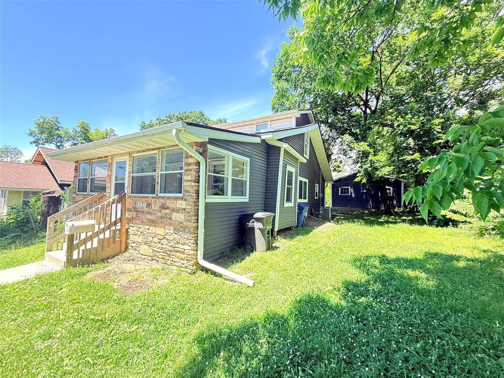 1127 Oak Park Ave, Des Moines, IA - View 2