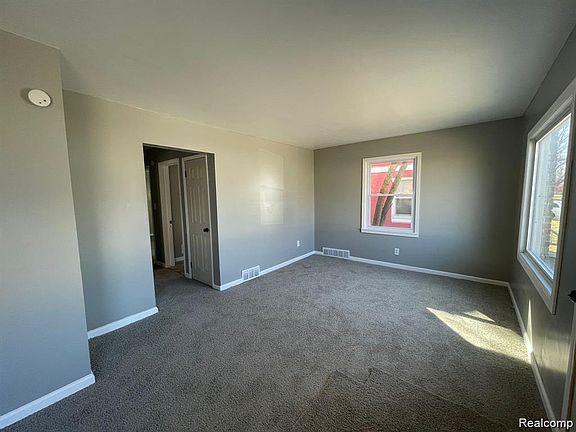3rd image of 17924 Mackay St