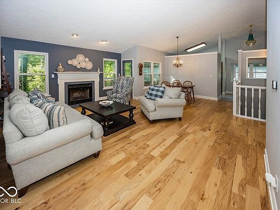 5th image of 10941 Geist Woods South Dr